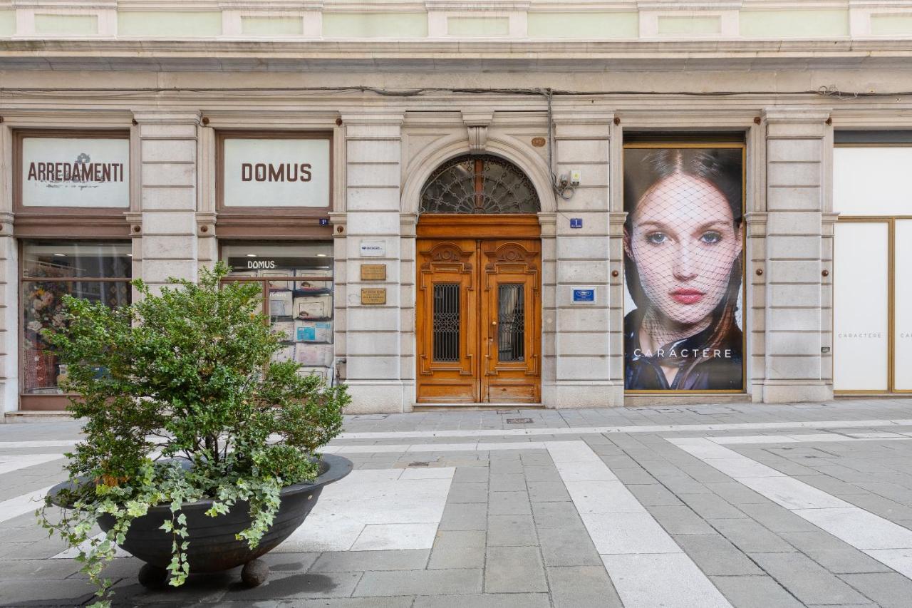 Trieste Chic Studio: Historic Elegance Exterior photo